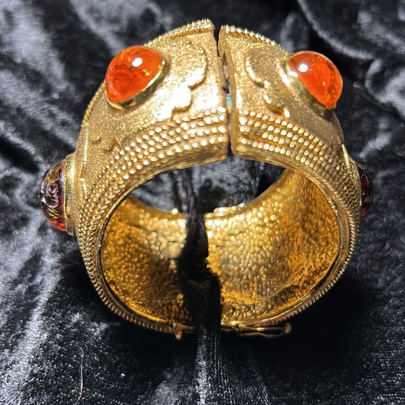 Vintage Chanel Gripoix cuff from season 25 1991 - Picture 11 of 11